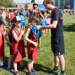 ENTREGA DE MEDALLAS POR PARTE DE SU ENTRENADOR DANIEL VEGA