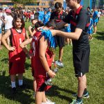 ENTREGA DE MEDALLAS POR PARTE DE SU ENTRENADOR DANIEL VEGA