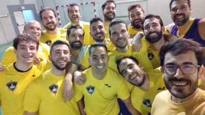 Felices por el partido, antes de saber que no habría costillitas